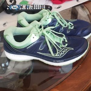Saucony triump iso. Women size 10